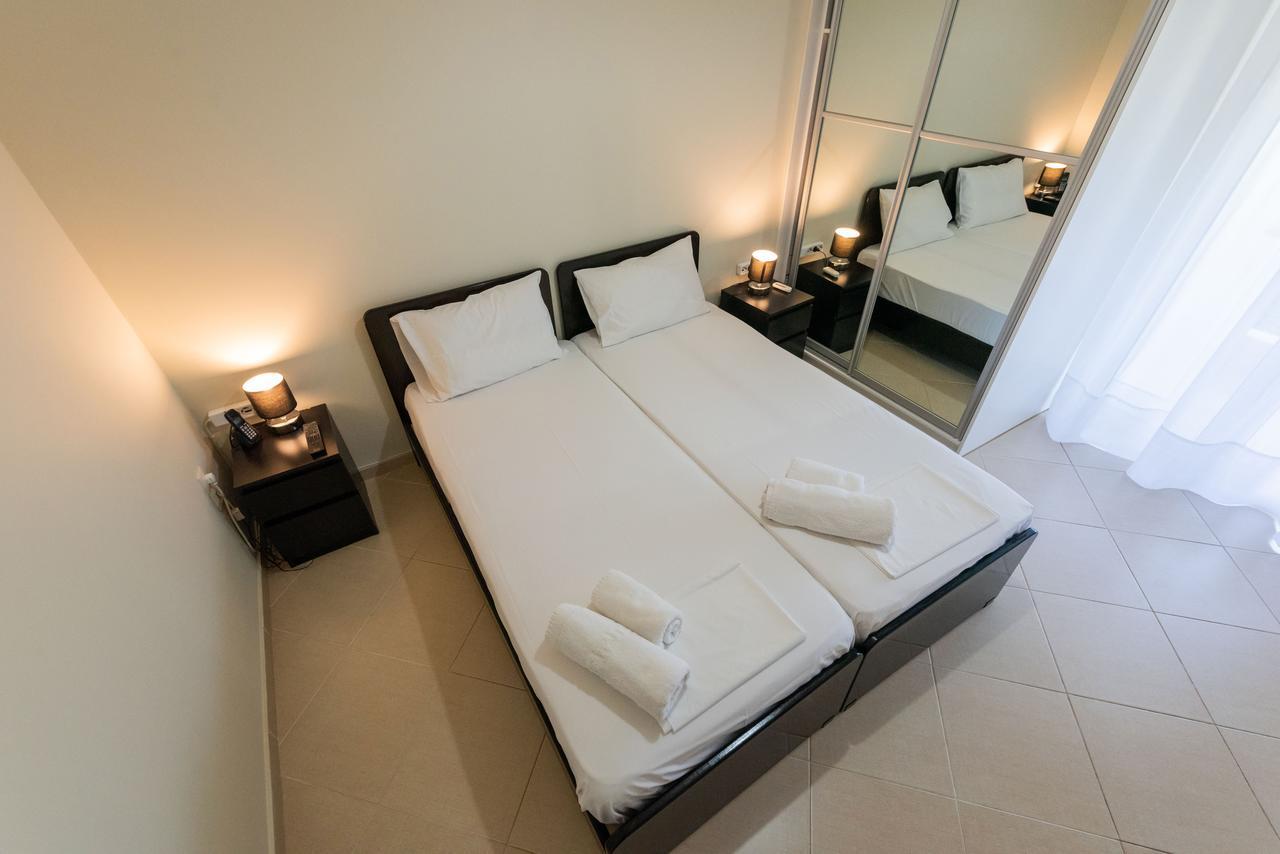 Grand Suites With Private Pools Calamata Exterior foto