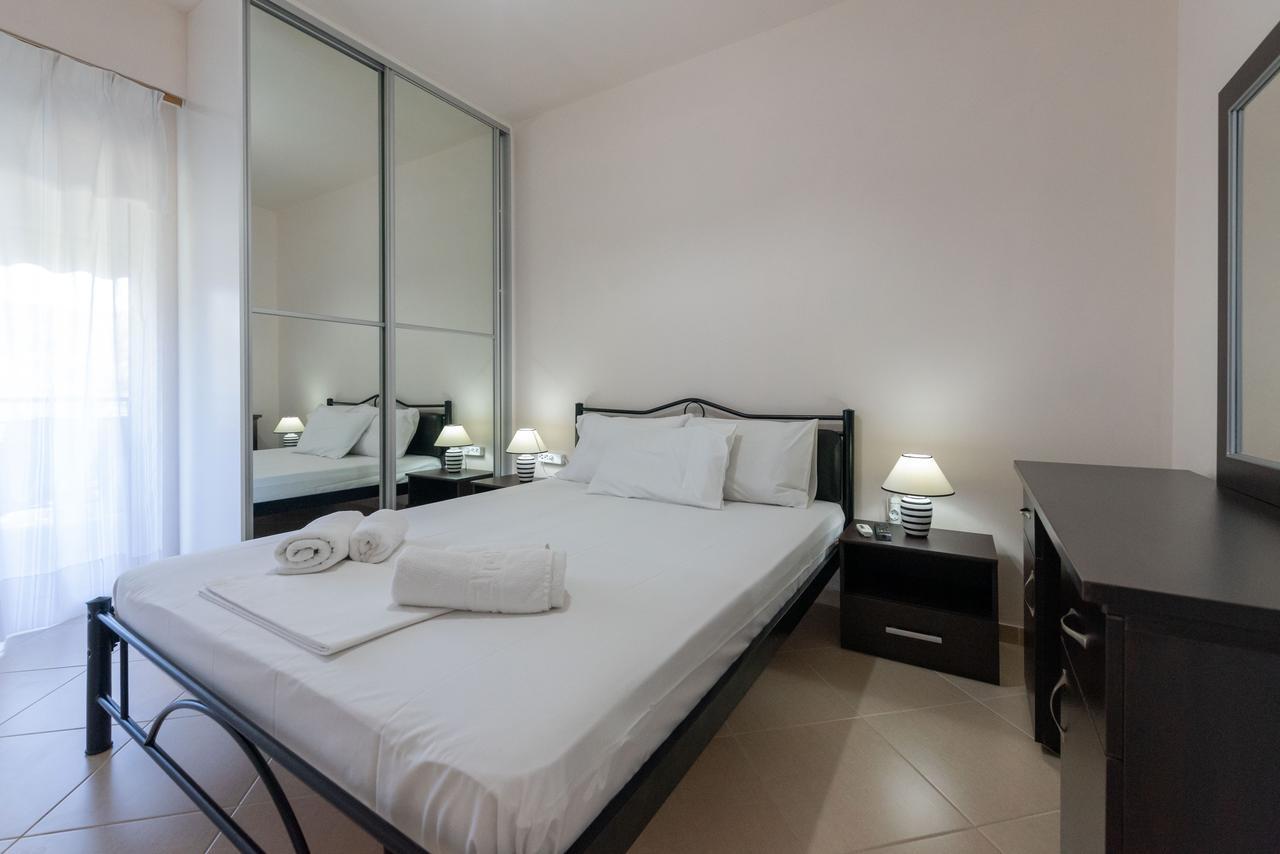 Grand Suites With Private Pools Calamata Exterior foto