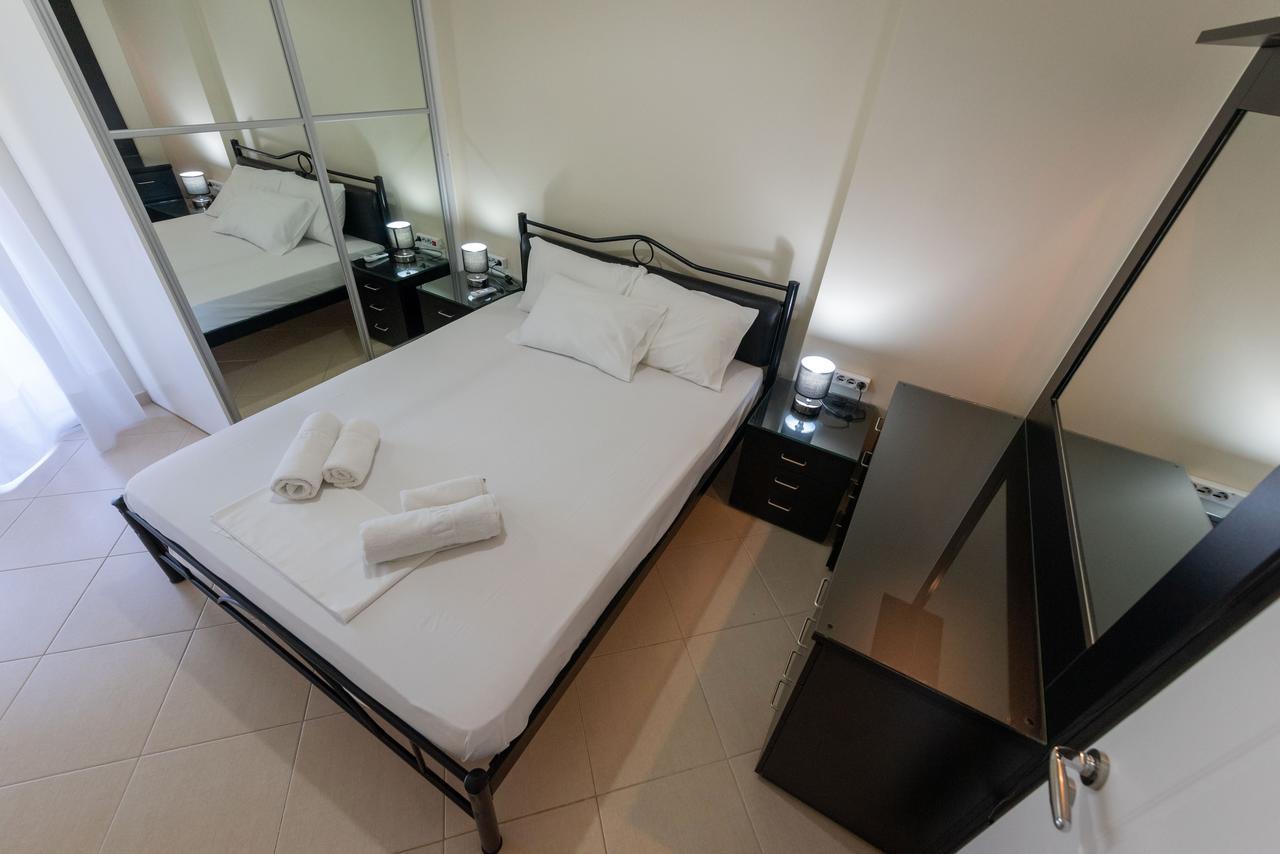 Grand Suites With Private Pools Calamata Exterior foto