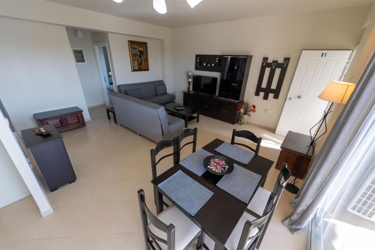Grand Suites With Private Pools Calamata Exterior foto