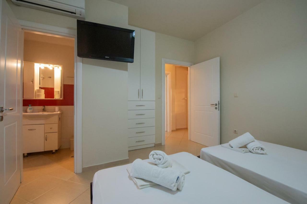 Grand Suites With Private Pools Calamata Exterior foto