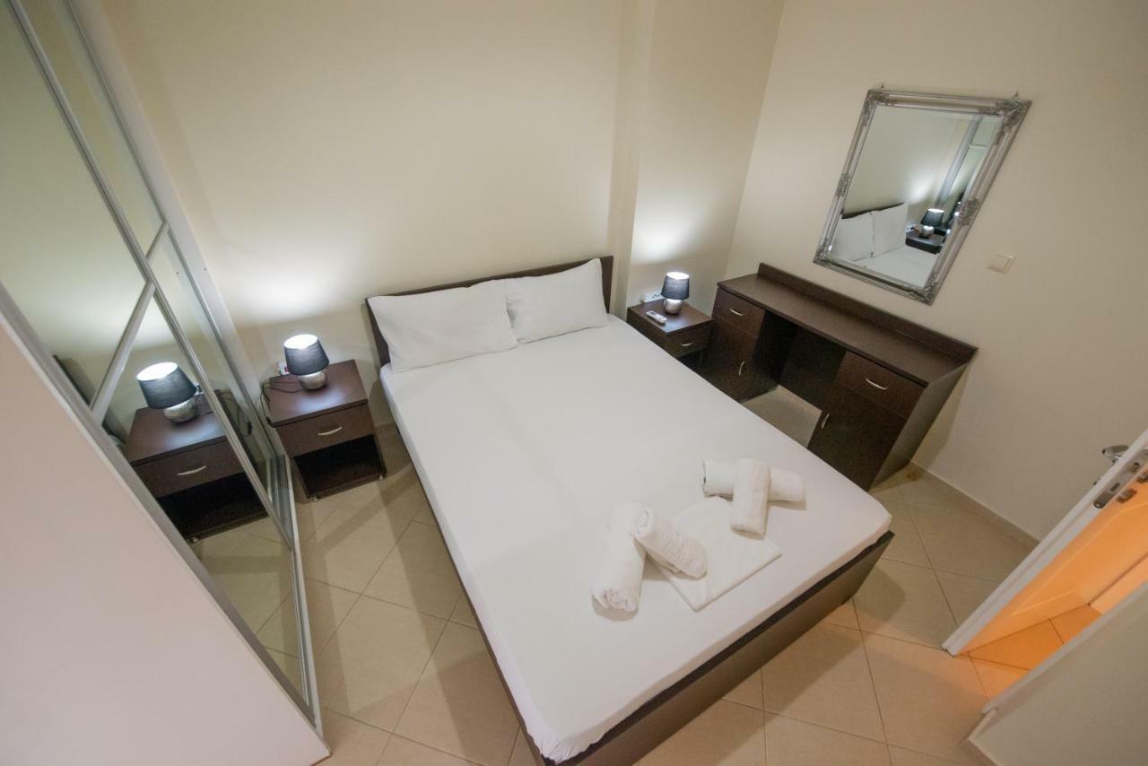 Grand Suites With Private Pools Calamata Exterior foto